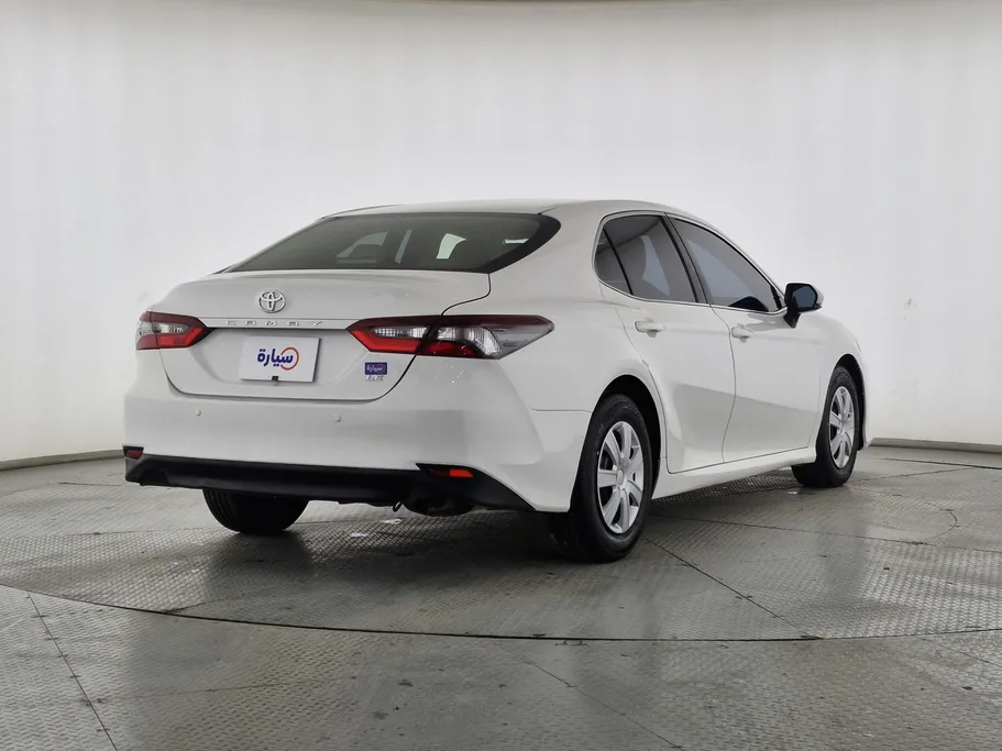 تويوتا كامري LE 2022 
