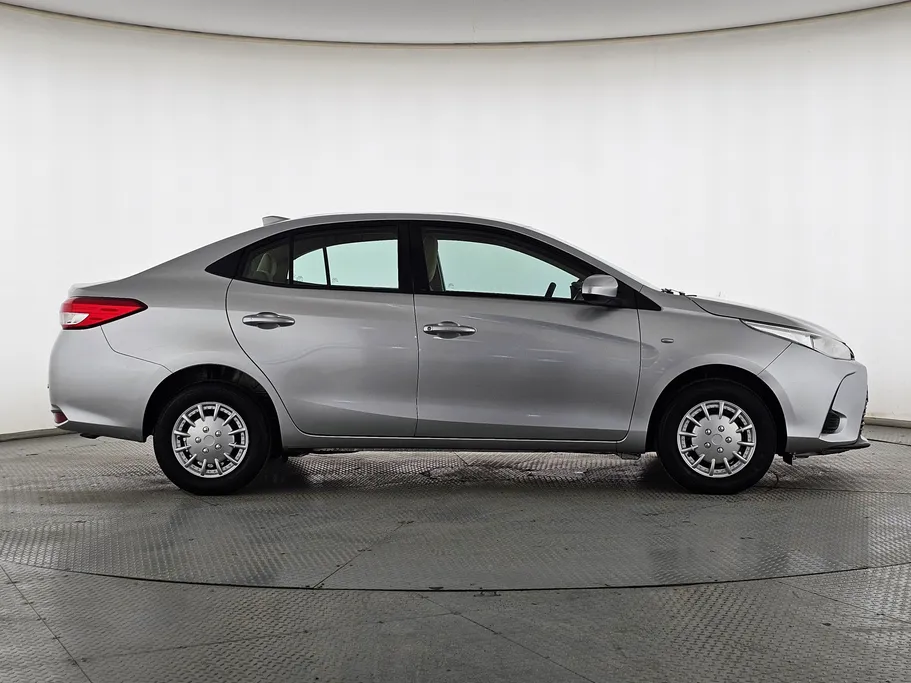 2021 Toyota Yaris  Y 