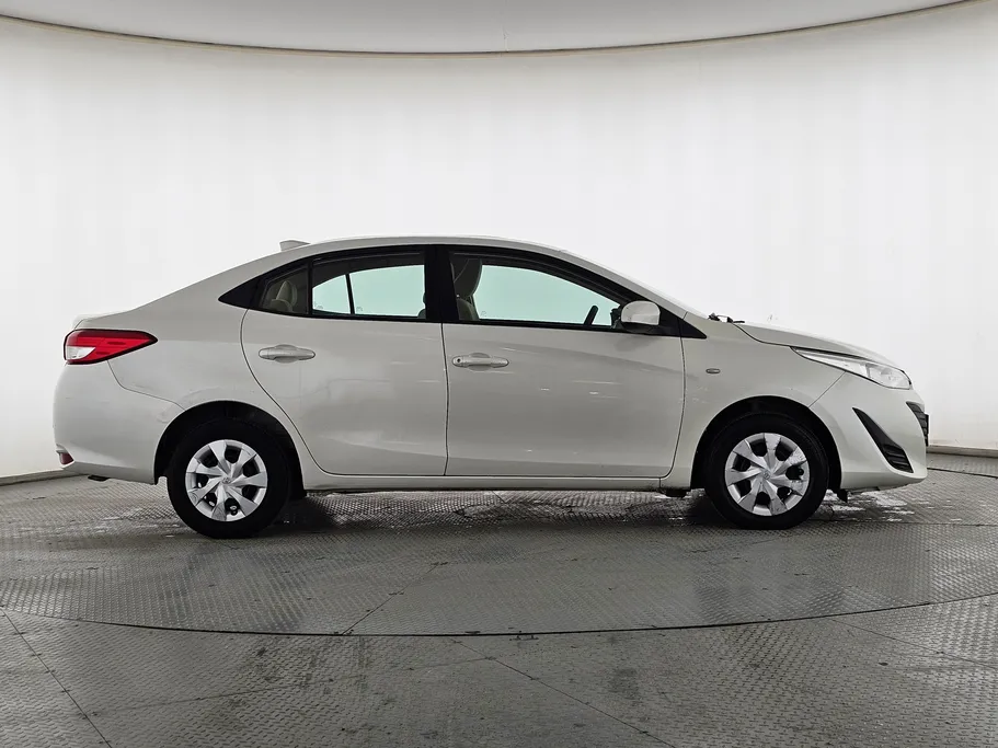 2019 Toyota Yaris  Y 