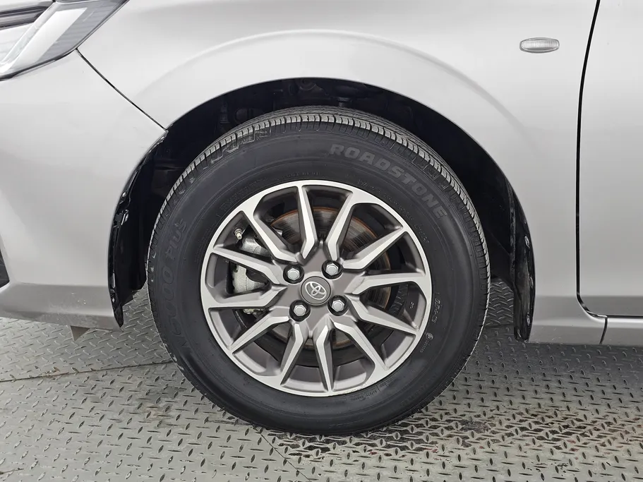 2023 Toyota Yaris  Y 