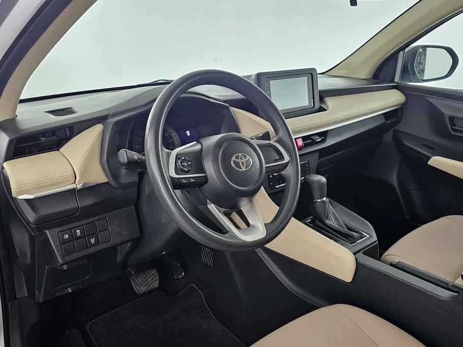 2023 Toyota Yaris  Y 