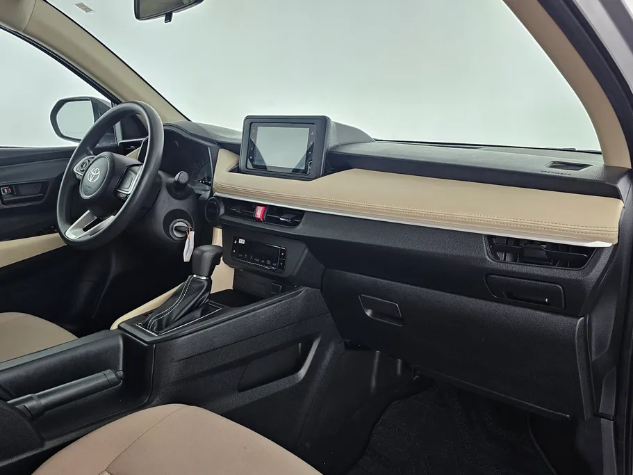 2023 Toyota Yaris  Y 