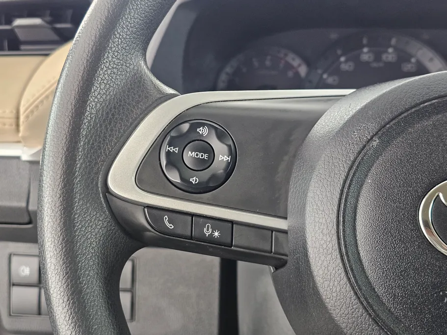 2023 Toyota Yaris  Y 