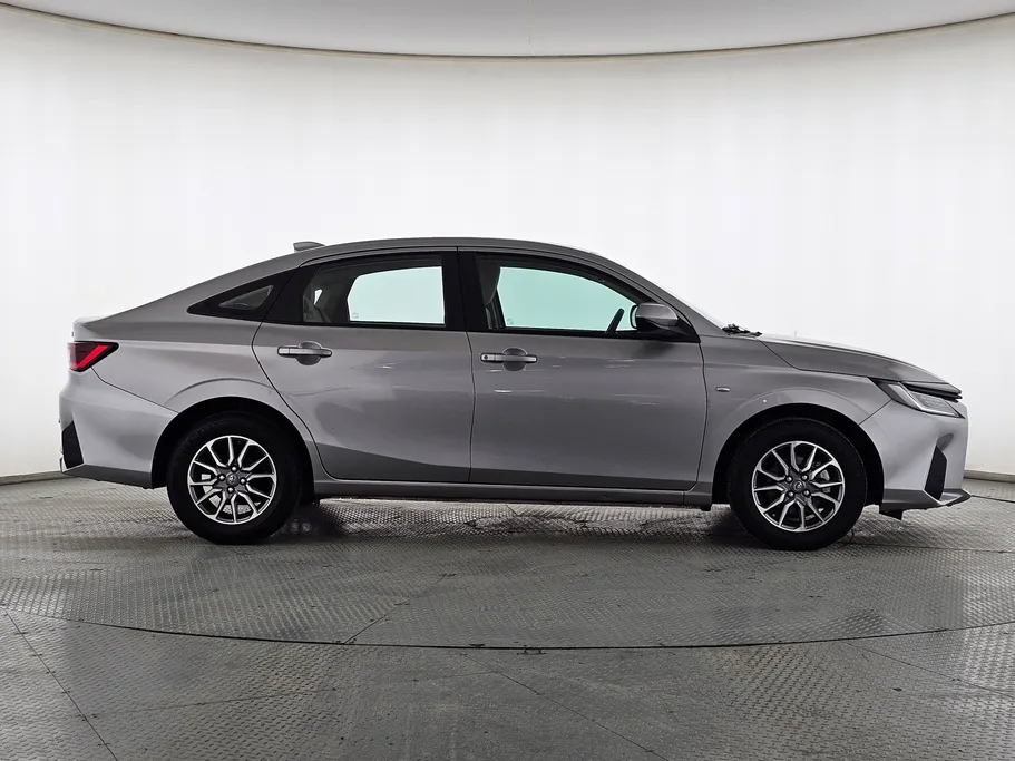 2023 Toyota Yaris  Y 