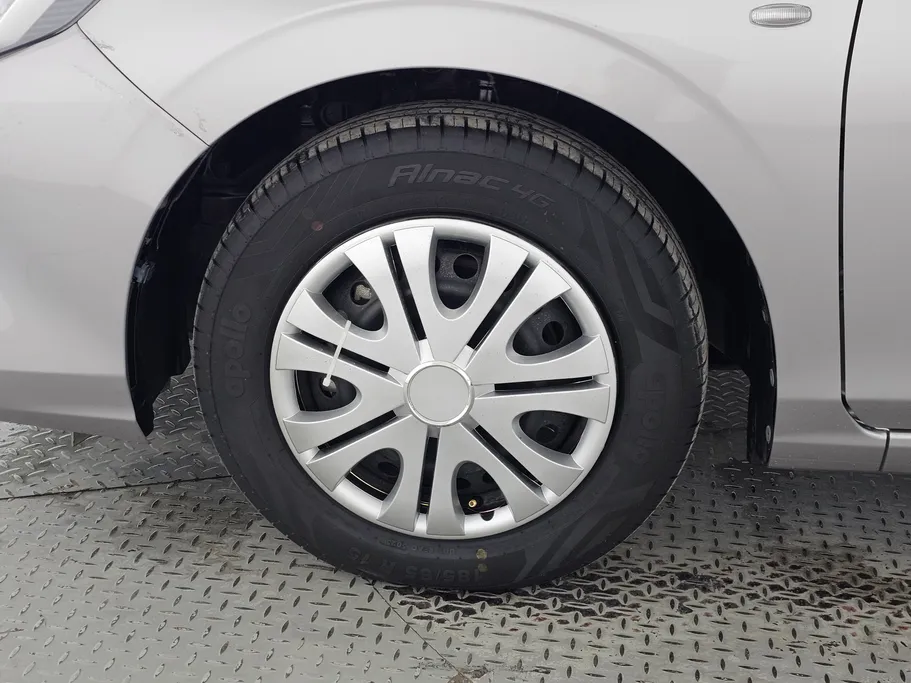 2023 Toyota Yaris  Y 