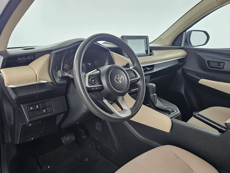 2023 Toyota Yaris  Y 