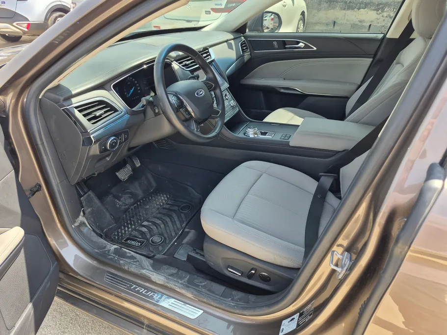2021 Ford Taurus Ambiente 