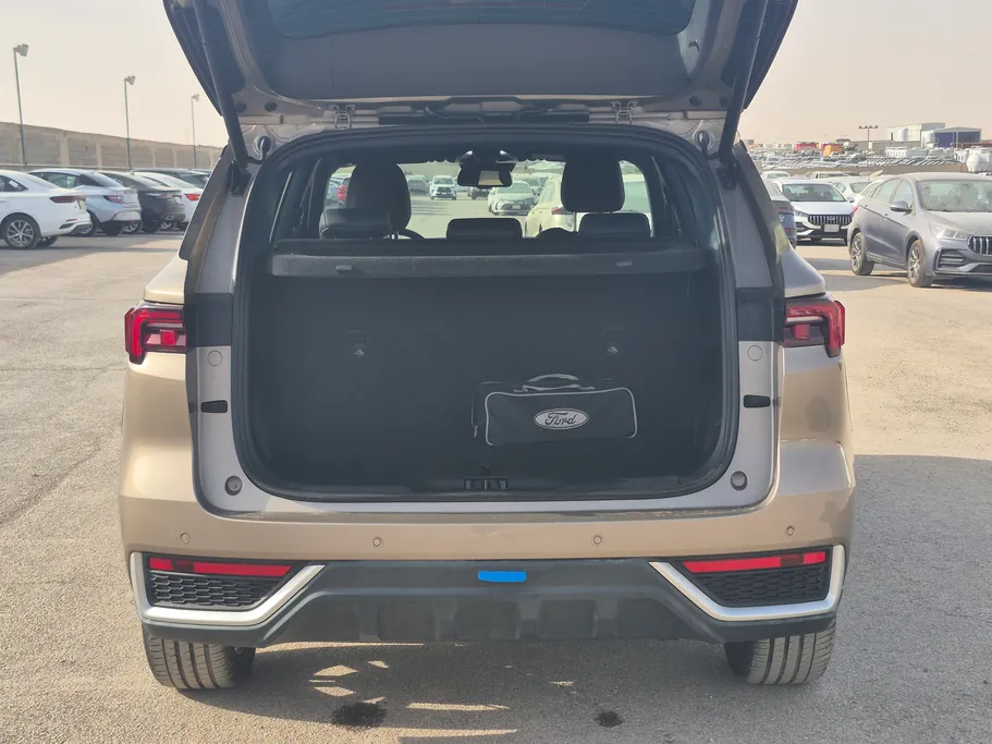 فورد تريتوري تيتانيوم 2023 