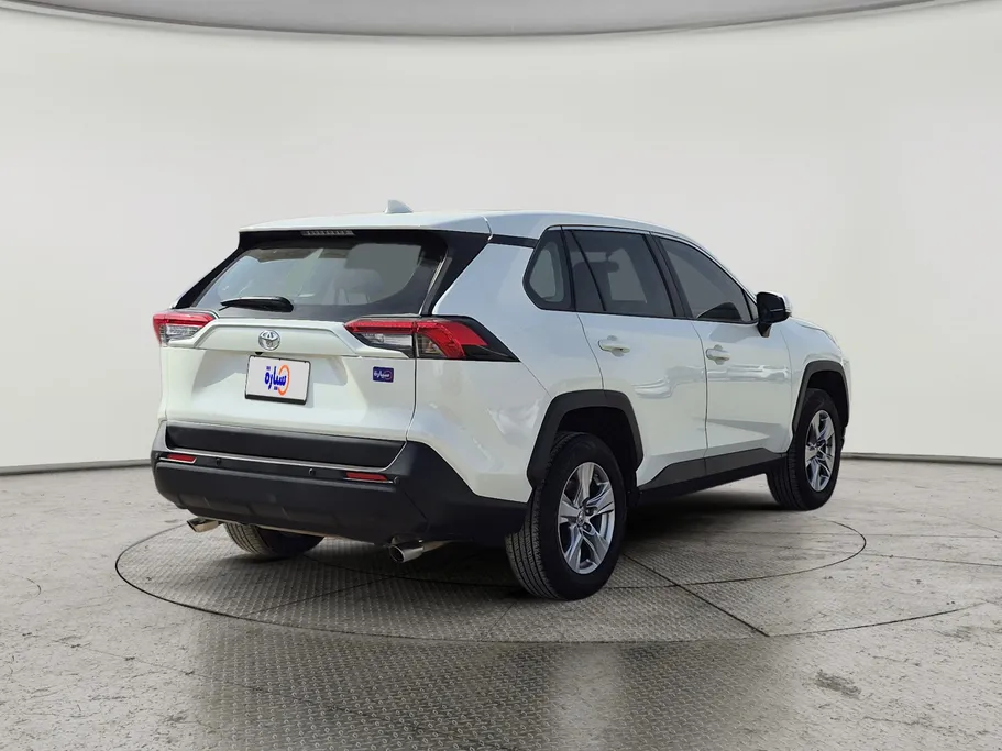 2022 تويوتا RAV4 LE 
