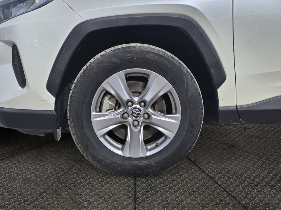 2022 تويوتا RAV4 LE 