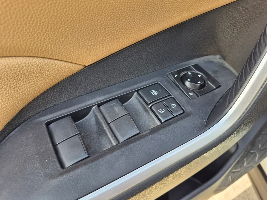 2022 تويوتا RAV4 LE 