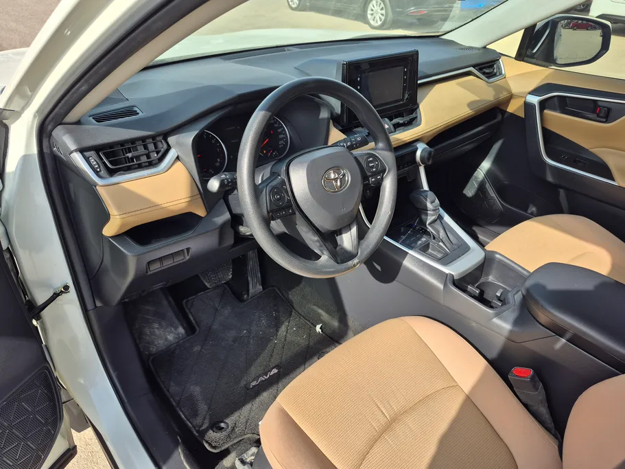 2022 تويوتا RAV4 LE 