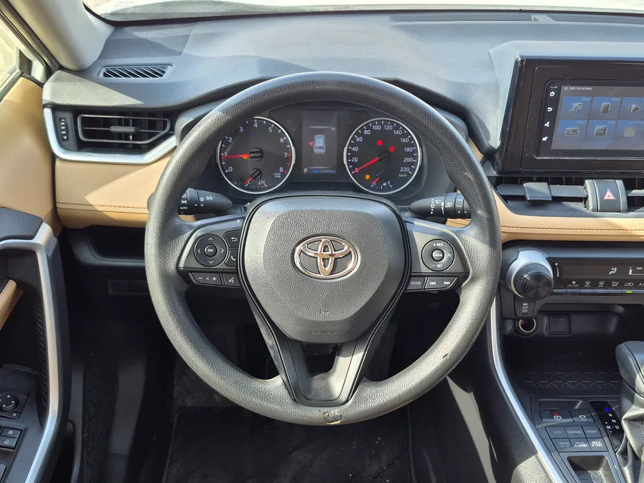 2022 تويوتا RAV4 LE 