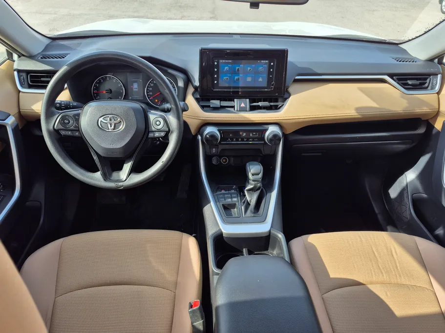 2022 تويوتا RAV4 LE 