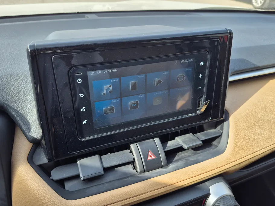 2022 تويوتا RAV4 LE 