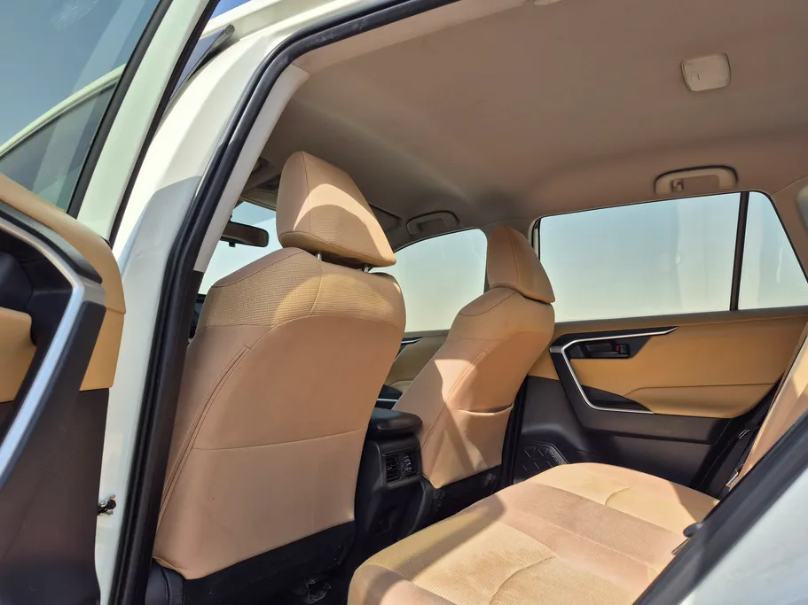 2022 تويوتا RAV4 LE 