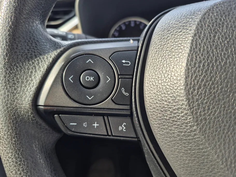 2022 تويوتا RAV4 LE 