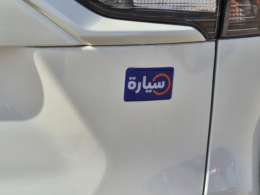 2022 تويوتا RAV4 LE 