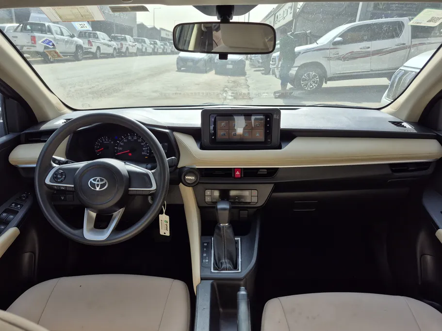 2023 Toyota Yaris  Y 