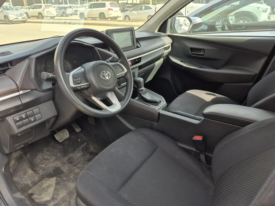 2023 Toyota Yaris  Y 