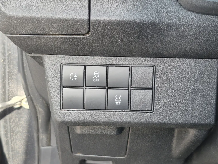 2023 Toyota Yaris  Y 