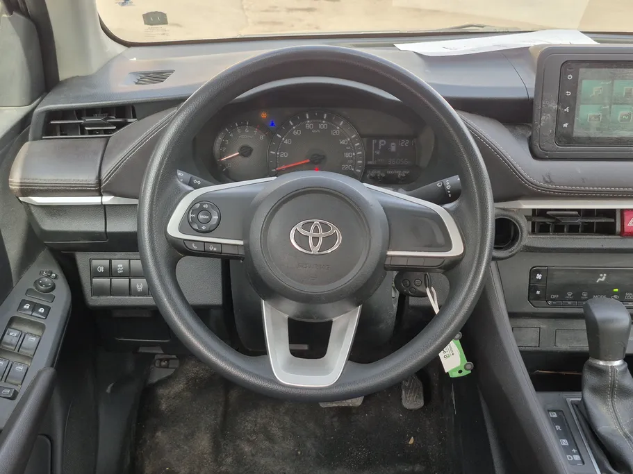 2023 Toyota Yaris  Y 