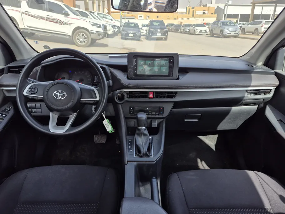 2023 Toyota Yaris  Y 