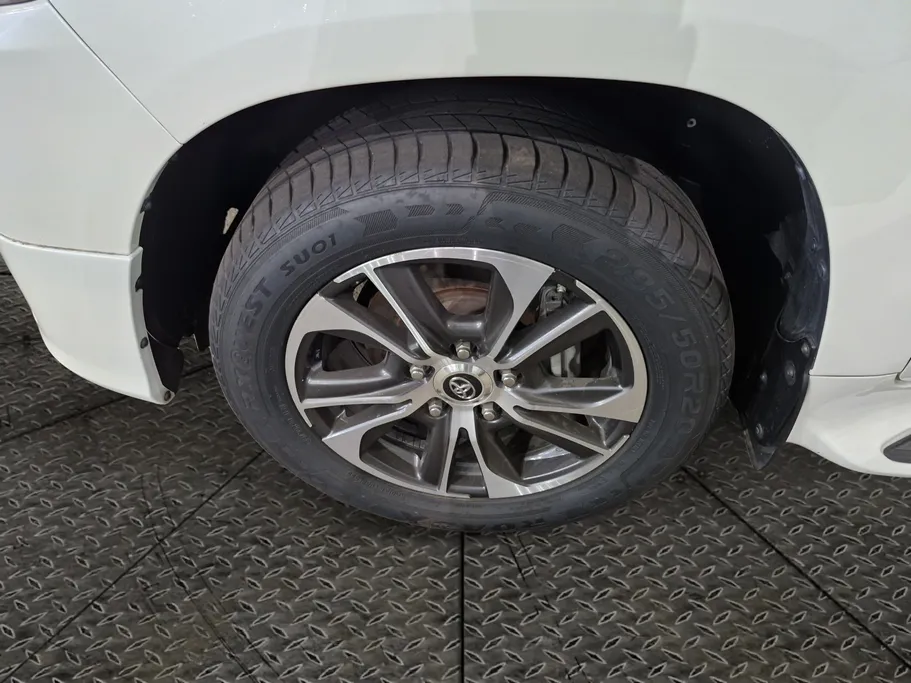 تويوتا لاندكروزر Grand Touring 2020 