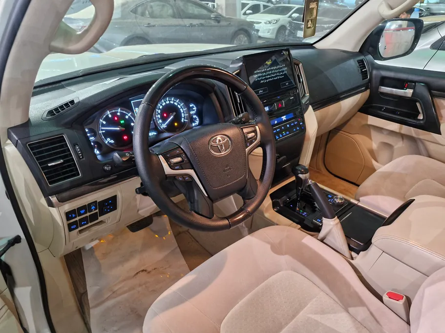 تويوتا لاندكروزر Grand Touring 2020 