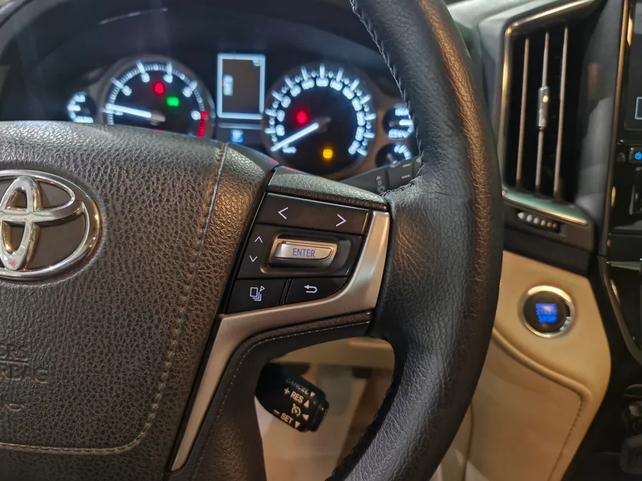 تويوتا لاندكروزر Grand Touring 2020 