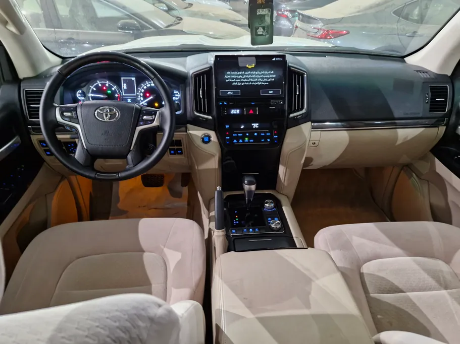 تويوتا لاندكروزر Grand Touring 2020 