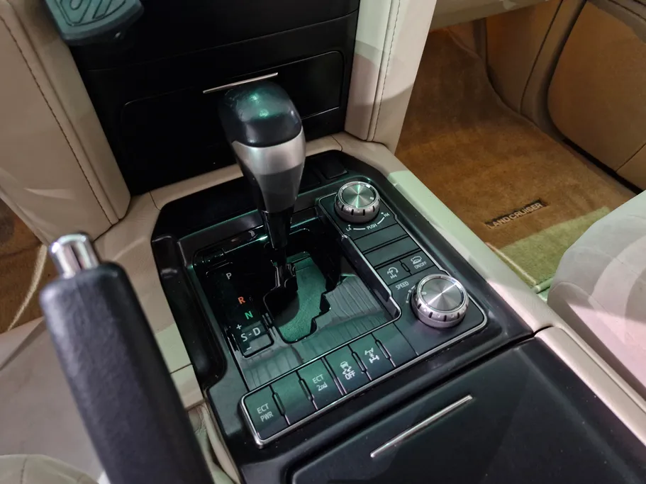 تويوتا لاندكروزر Grand Touring 2020 