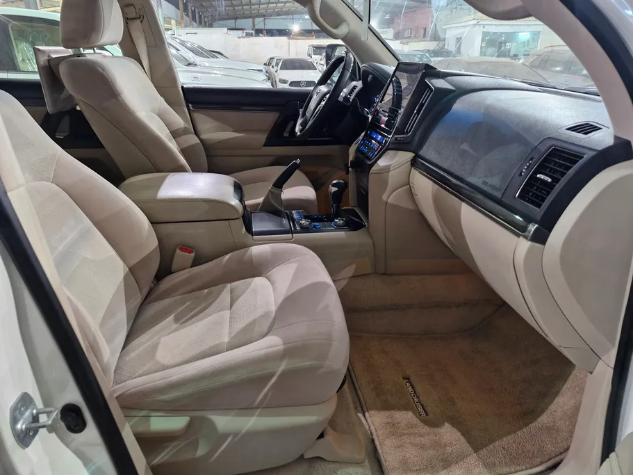 تويوتا لاندكروزر Grand Touring 2020 