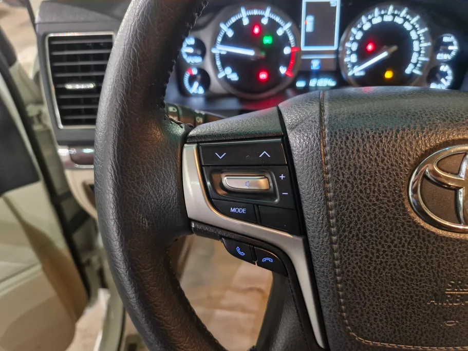 تويوتا لاندكروزر Grand Touring 2020 