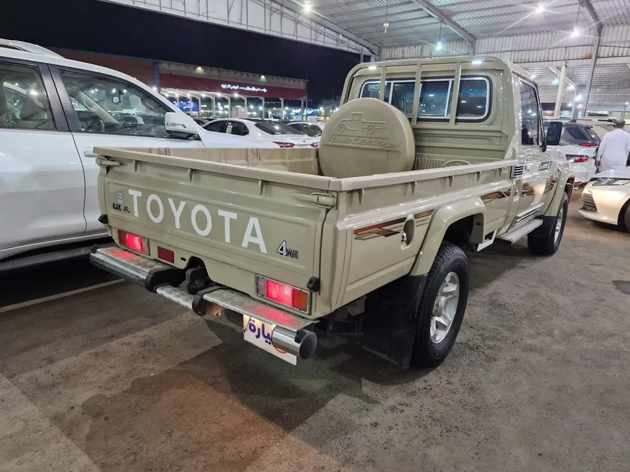 2021 Toyota Land Cruiser Pickup LX 