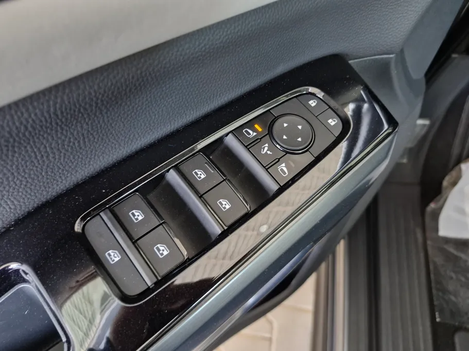 2023 Nissan Pathfinder SV 