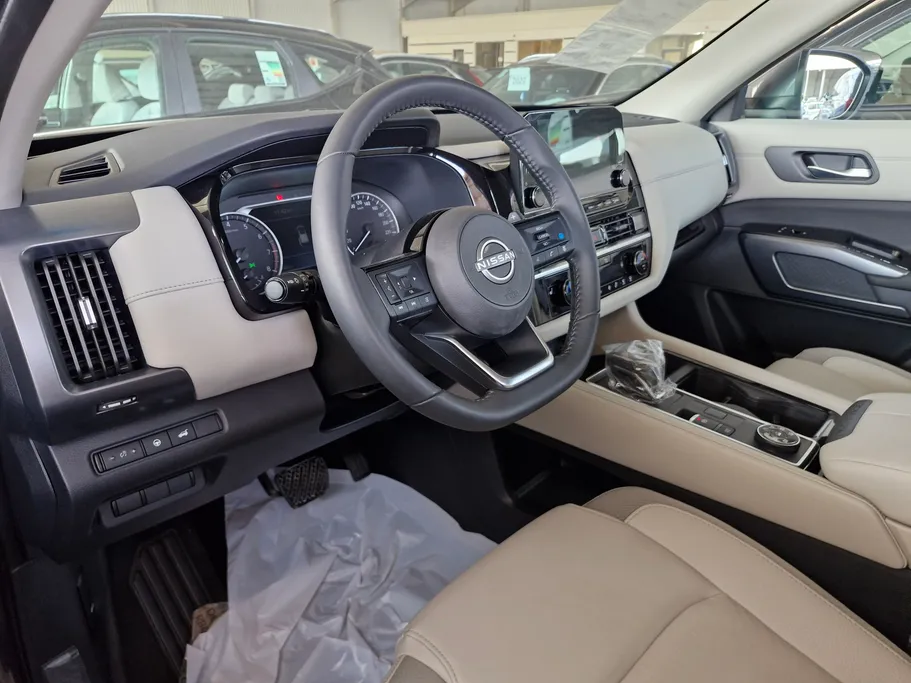 2023 Nissan Pathfinder SV 