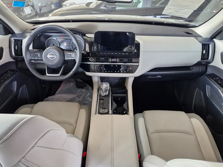 2023 Nissan Pathfinder SV 