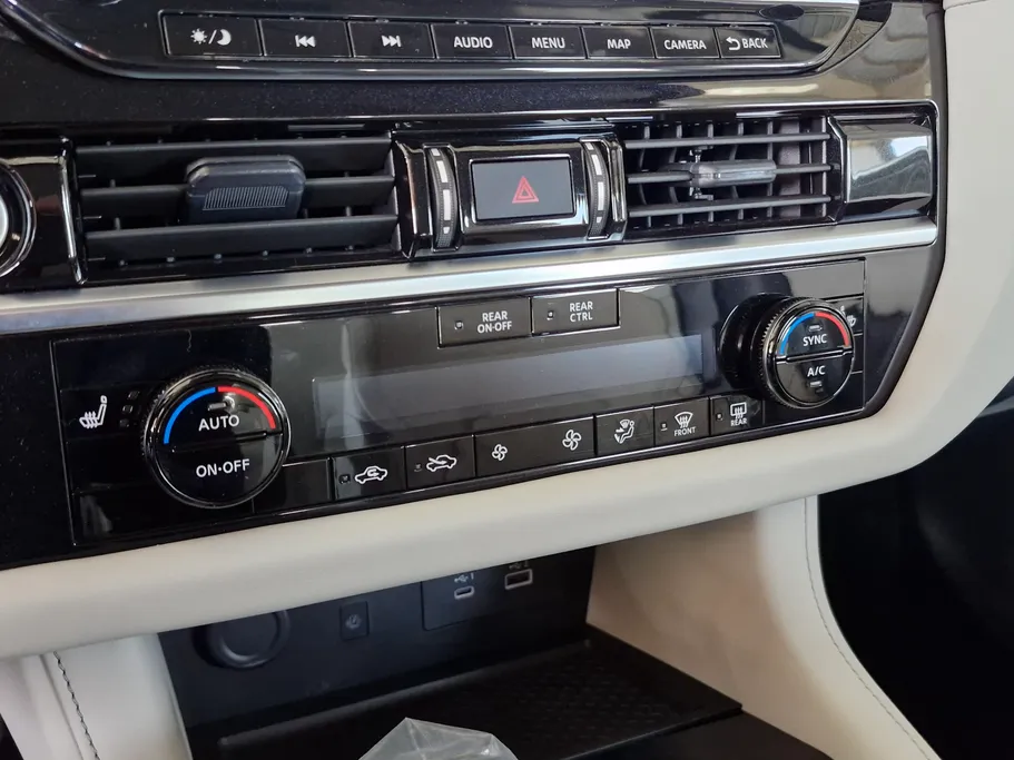 2023 Nissan Pathfinder SV 