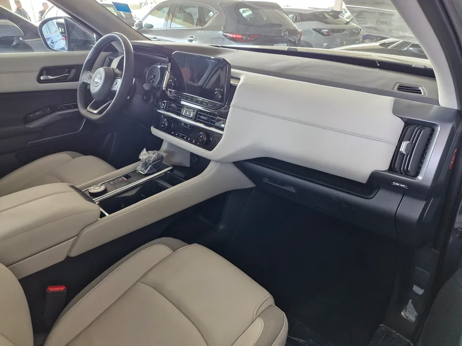 2023 Nissan Pathfinder SV 