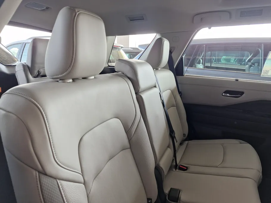 2023 Nissan Pathfinder SV 