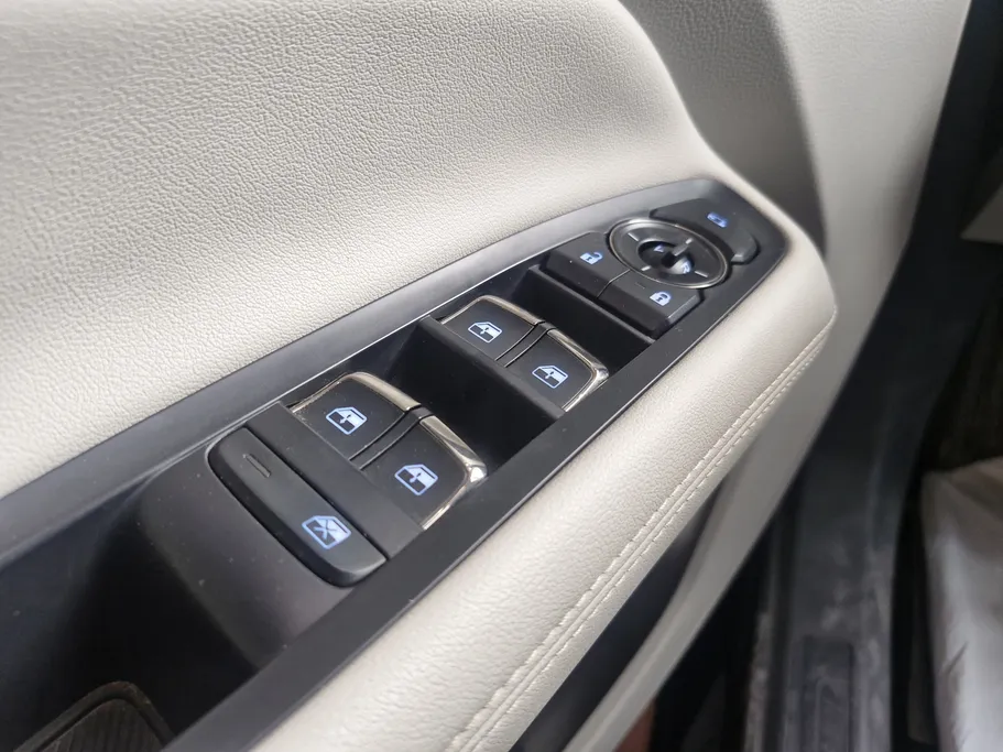 فورد تريتوري تيتانيوم 2025 