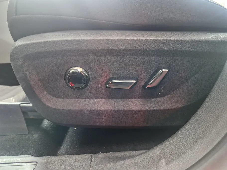 فورد تريتوري تيتانيوم 2025 