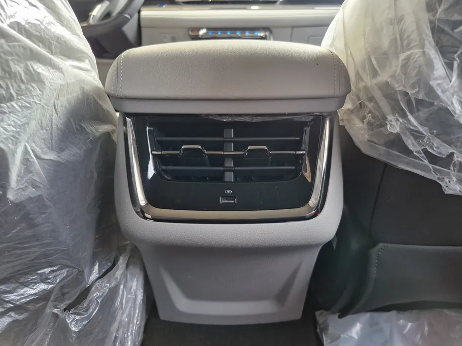 فورد تريتوري تيتانيوم 2025 