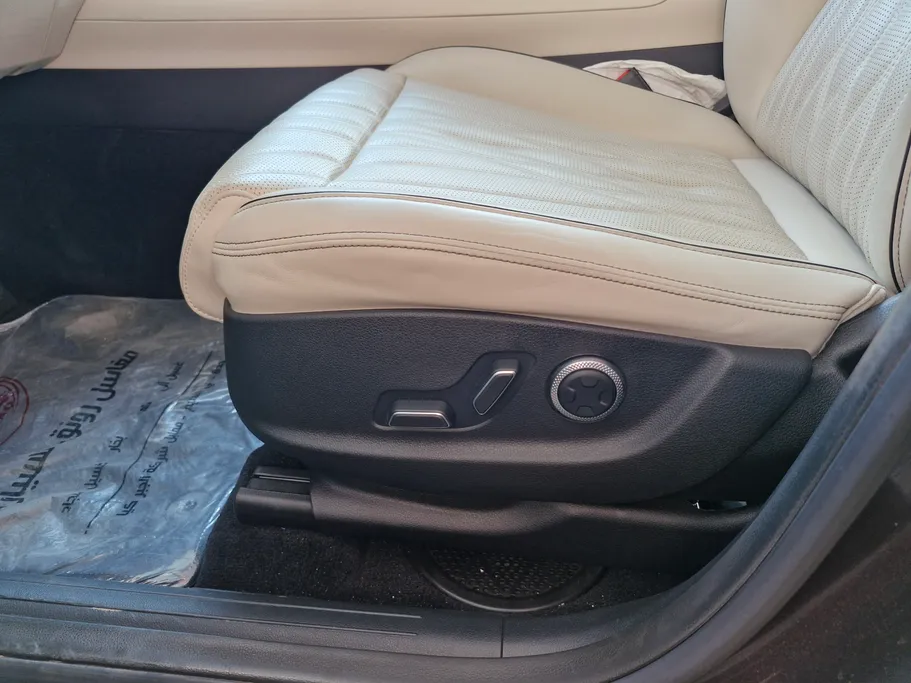 2024 Genesis GV70 Premium 