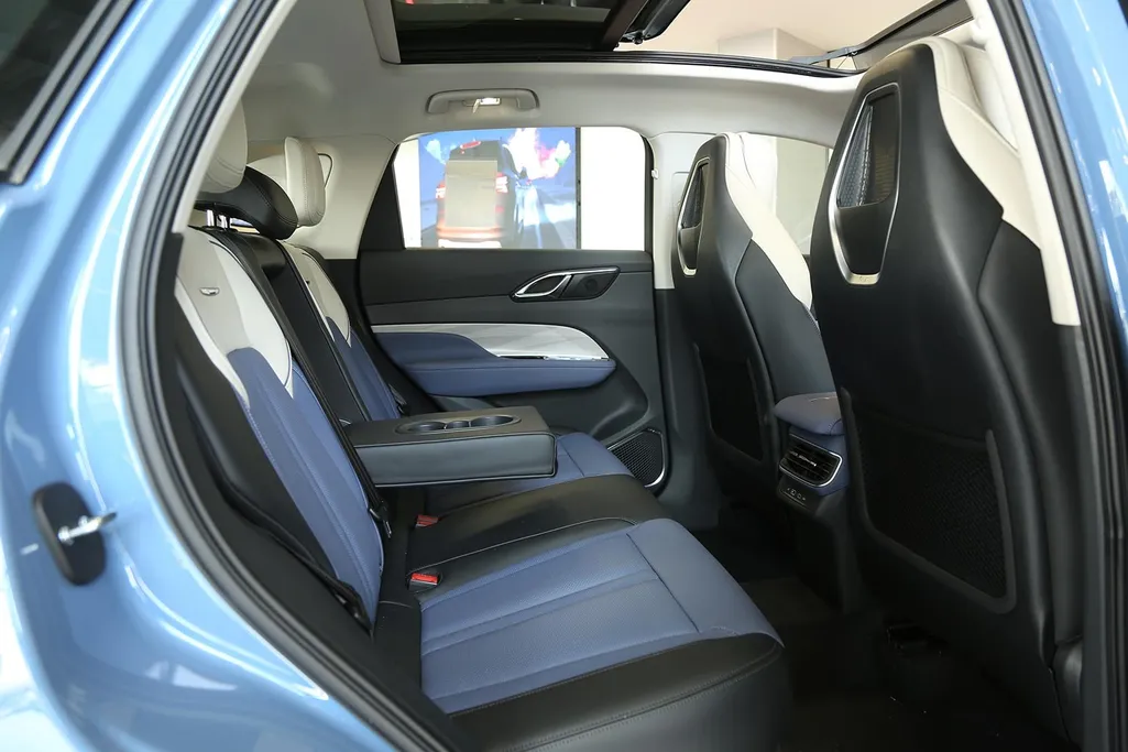 2025 Hongqi HS3 Flagship 