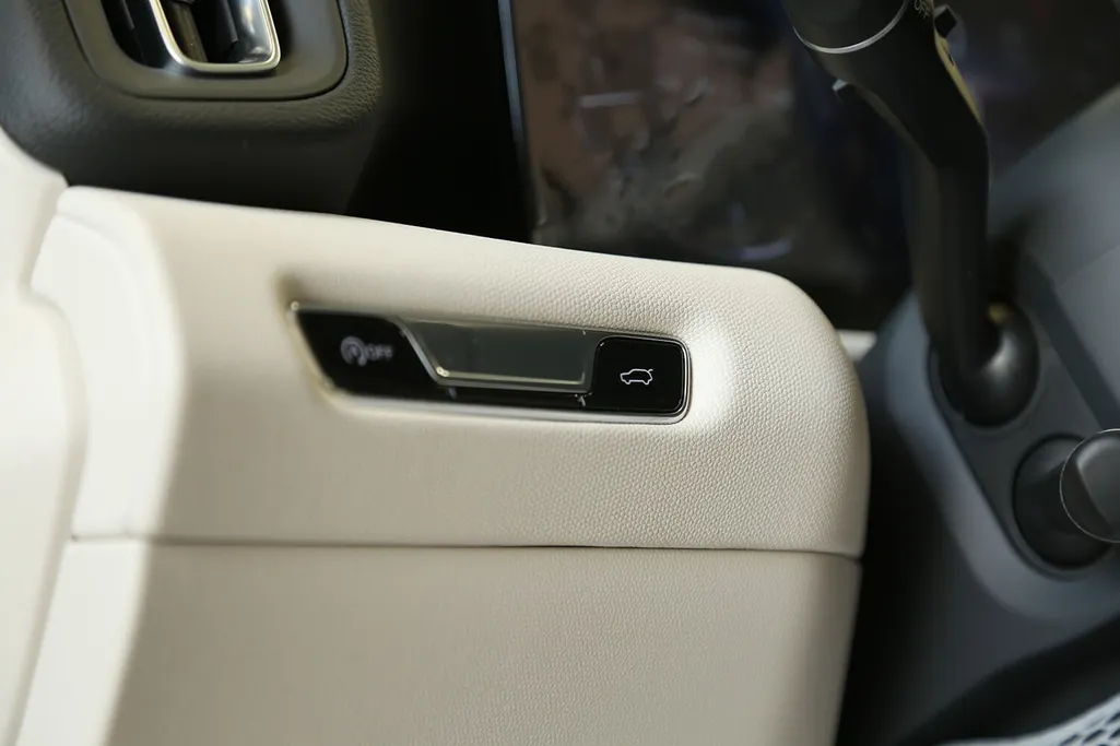 2025 Hongqi HS3 Flagship 