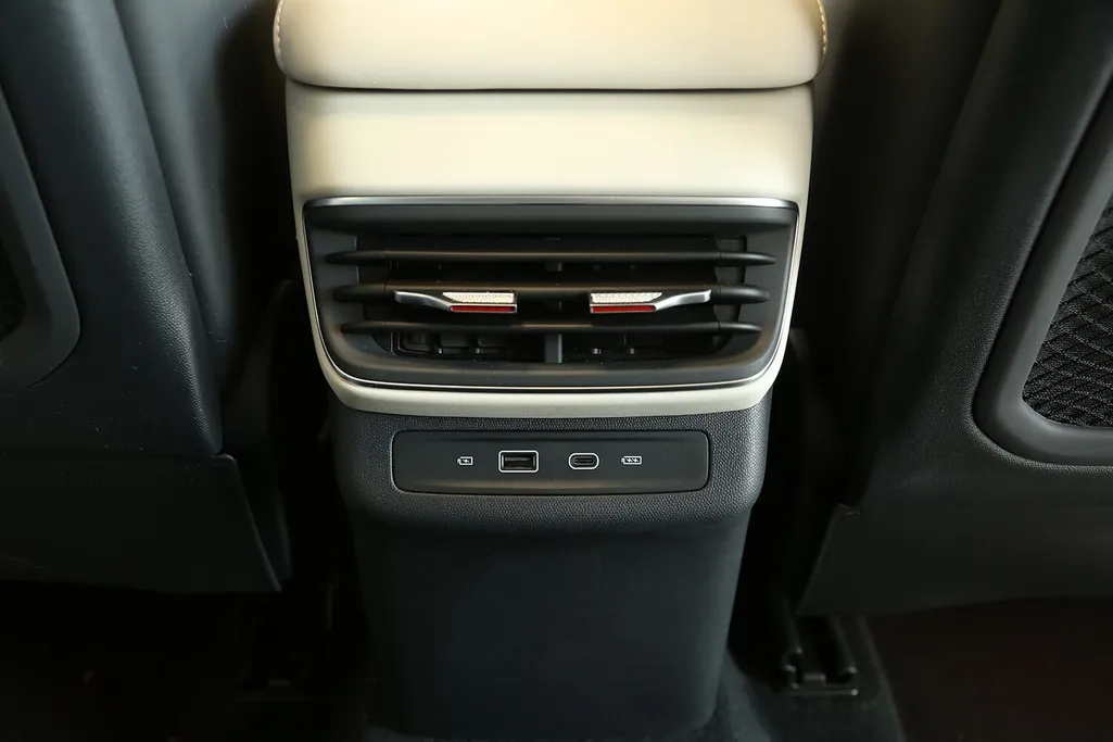 2025 Hongqi HS3 Flagship 