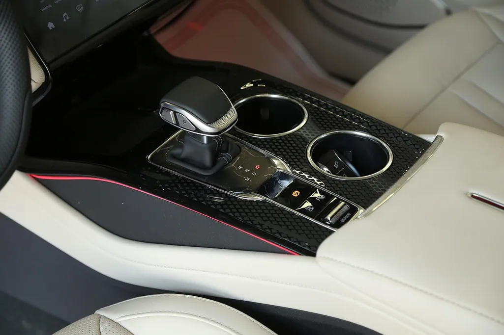 2025 Hongqi HS3 Flagship 