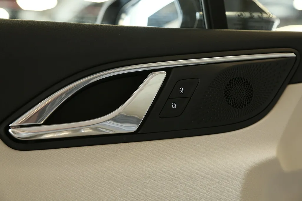 2025 Hongqi HS3 Flagship 